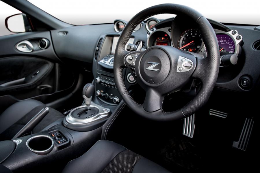 Интерьер Nissan 370Z (Z34) 2012 года  (ZA) (фото 5 из 28)